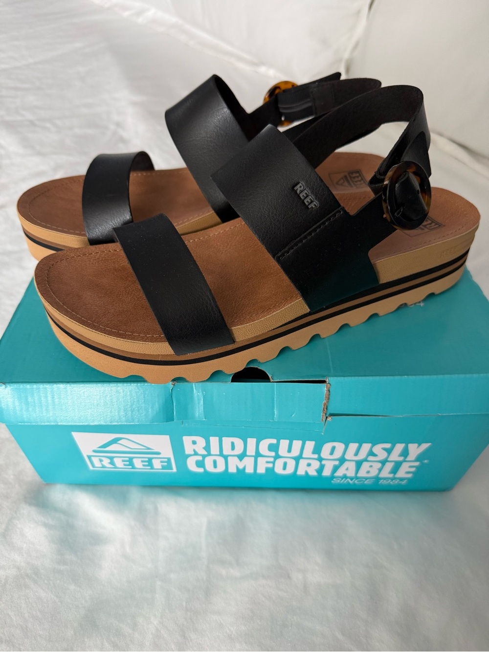 Reef Vista Hi Buckle Sandals in Black and Tan - never worn